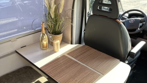 Piloot – Pilote camper - a big people camper! fully furnished!