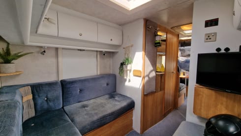 Insurance Included in rental – Perfect family motorhome 6 berth 'off grid'