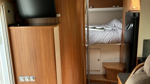4p Adria Matrix M680SP semi-integrated from 2010