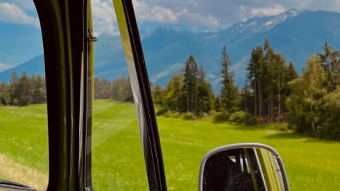 The Hulk – Westfalia – Beautiful Classic Camper For Rent! 