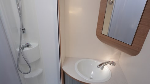 Travel-loving, young (2017) semi-integrated camper Sun Living from Adria,