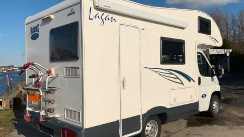 Moby – Mc louis alcove 6 person camper