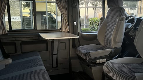 4p Ford campervan uit 2003
