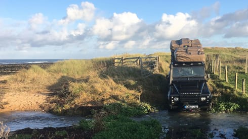 ARMSTRONG – Land Rover Defender 110 with Rooftop Tents & Awning  | Carries 5 & Sleeps 5