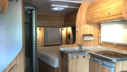 Lovely compact 2-person camper
