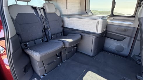  Betty – Volkswagen California Ocean EHybrid 2025 met 4 slaapplaatsen