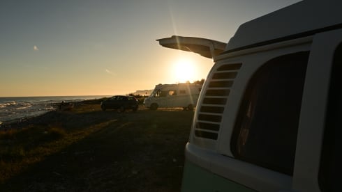 Ons Busje – Classic retro VW T2 vintage car with a modern twist (VW T2a/b from 1972)