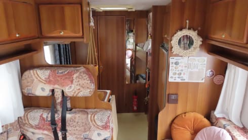 De Roze Olifant – Spacious family camper - 7p Ford alcove from 1998 