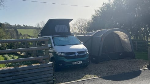 Curly – 4 berth Volkswagen Transporter Campervan from 2022