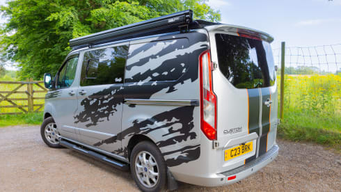 Hulduheim – 4 berth Camper with heating, pop top, awning and wifi