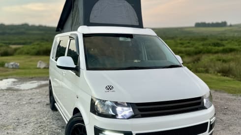 Tommy – 4 berth Volkswagen campervan from 2012