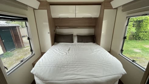 Burstner Lxeo 736 4-person