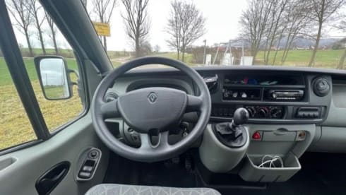 Roadrunner – Beautiful and very well maintained motorhome with lots of space