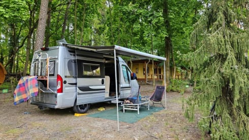 Grizzly the Gray – Self-sufficient Peugeot Boxer Camper for 2 Persons