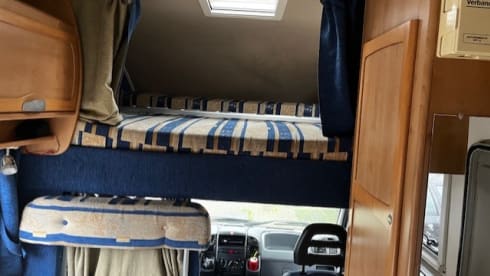 Beautiful spacious 6 person Mclouis family camper (2006)