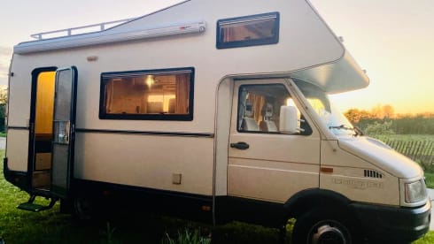Meet Bennie! – Spacious & Cozy Iveco Camper