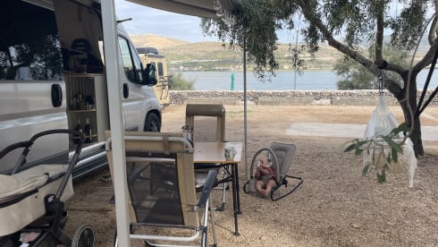 Dikke bus (BABYPROOF) – Custom Made Campervan from 2022