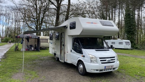 Elliot – Spacious 5-person Ford Trigano Elliot