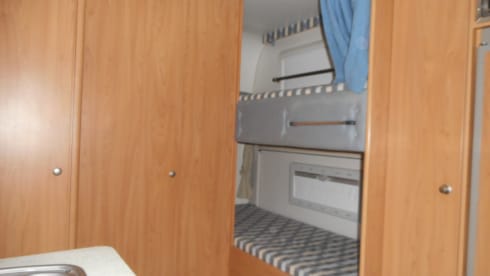 EASY 4 MOTORHOME HIRE JUST TURN UP AND GO