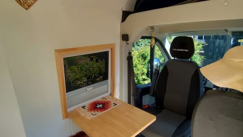Dolf – luxury Fiat bus camper, fits in all parking spaces 