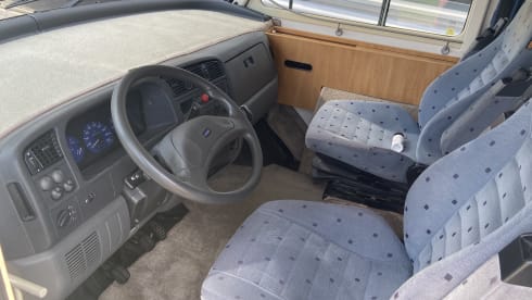 Spacious family camper with 6 seats