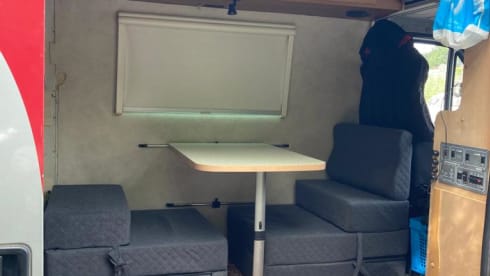 2p Peugeot campervan uit 1998