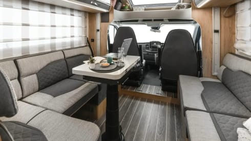 Mount Everest – BRAND NEW 6 Berth Roller Team Auto-Roller 707 (2025) Manual