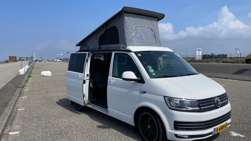 Maak kennis met Adam – Moderne en complete 4-persoons VW T6 | Euro 6 (rijklaar)