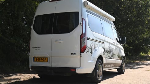 2p 131PK Ford buscamper uit 2017