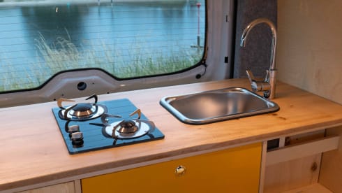 Zonnegeel – 3 person Mercedes-Benz bus from 2017