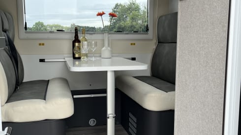 6p McLouis Glamys 320 alkoof bj 2024