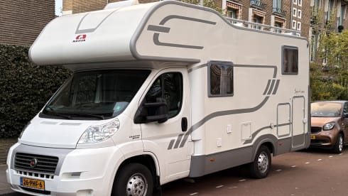 5p Adria Mobil alcove uit 2011