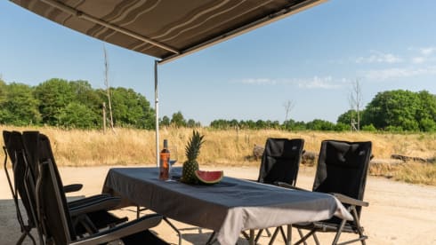 Challenger! – Ruime, moderne en luxe camper met 4 vaste slaapplekken - XL garage