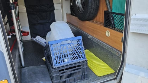 Hymer B700 per 4 persone, integrato da Mercedes del 2005, cambio automatico, patente di guida B o C