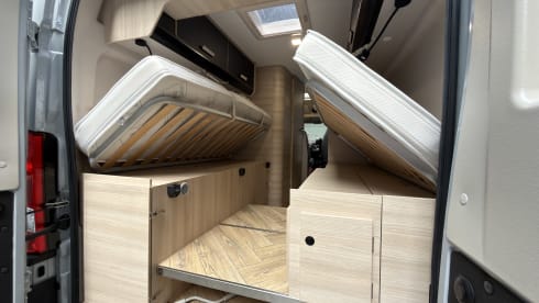 Making Memories 14 – 2024 Chausson V697 buscamper uit 2025 Automaat, Off Grid, Lengte bedden,