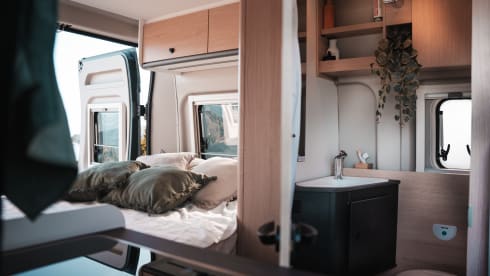 Nazarè – Premium Outdoor Van Rental