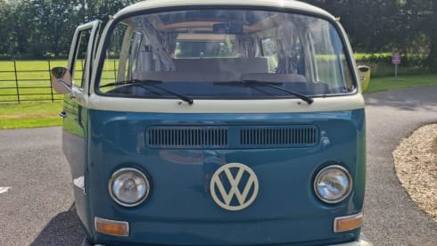 Daisy – Iconic Blue 1970s VW Camper