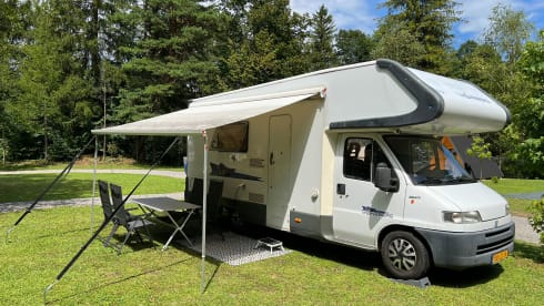 Still available for rent for these 2 weeks!!! Beautiful and spacious family camper