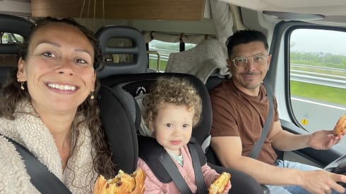 Dikke bus (BABYPROOF) – Custom Made Campervan from 2022