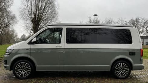 Woodpecker Groen – 4p Volkswagen campervan from 2019