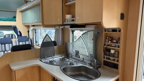 6p ruime gezinscamper met stapelbed off the grid