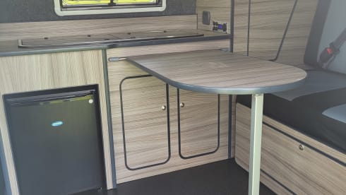 Maxi – Fully electric 2 berth campervan 