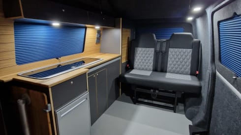 Vincent 'Van Go' – 4 berth Volkswagen campervan 