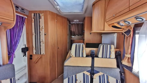 Burstner – Camper with a double bed and two singles to get around Sardinia