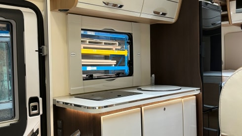 6p Eura Mobil alcove uit 2024