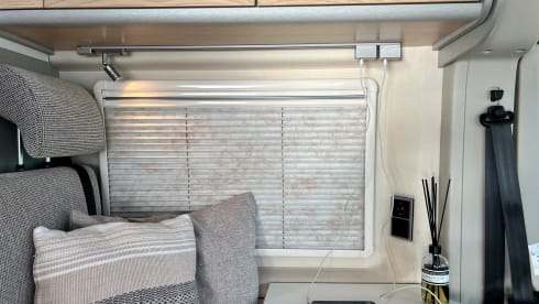 Freeda – Luxury off-grid Hymer (4p) roof tent