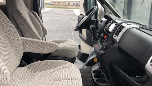 Hoofddorp  – Luxurious and well-maintained 2p Hymer from 2019 - Automatic