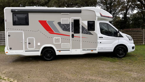 170 PK automaat – very nice, extra spacious, all seasons, 4p semi-integrated 2022, automatic