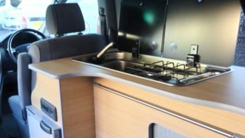 BeeHappy – Camper Toyota a 3 posti letto del 2006