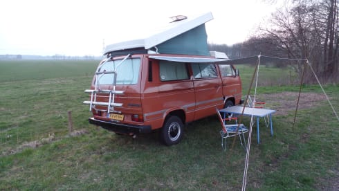 Choco! – Chocolate! Retro holiday bus for the ultimate road trip!
